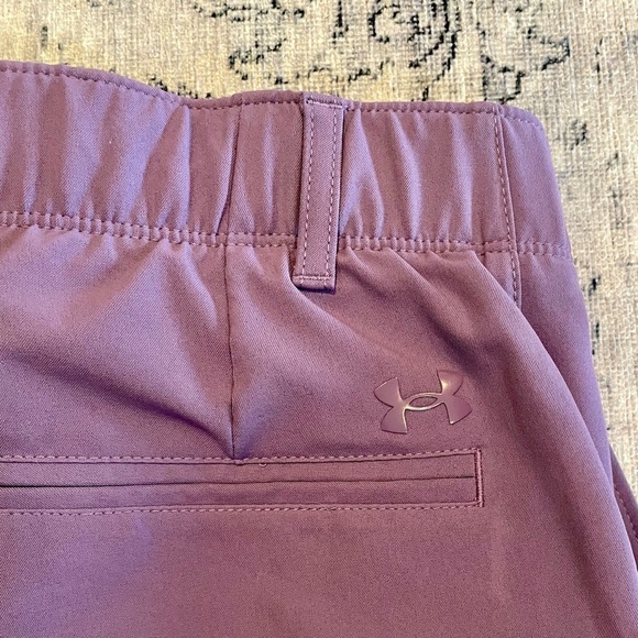 Swing away stylish shorts for the course - Picture 3 of 4